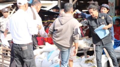 Foto. Polres Kupang Gelar Reka Ulang Kasus Pembunuhan di Pasar Oesao, Pelaku Peragakan 17 Adegan.