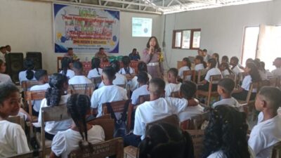 Foto. Sat Lantas Polres Kupang Ajak Siswa SMA Jadi Pelopor Tertib Berlalu Lintas di Sekolah.