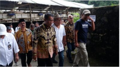 Foto. Menteri Pertanian Apresiasi Arie Triyono dan Didik yang Berhasil Merintis Kemandirian Pangan.