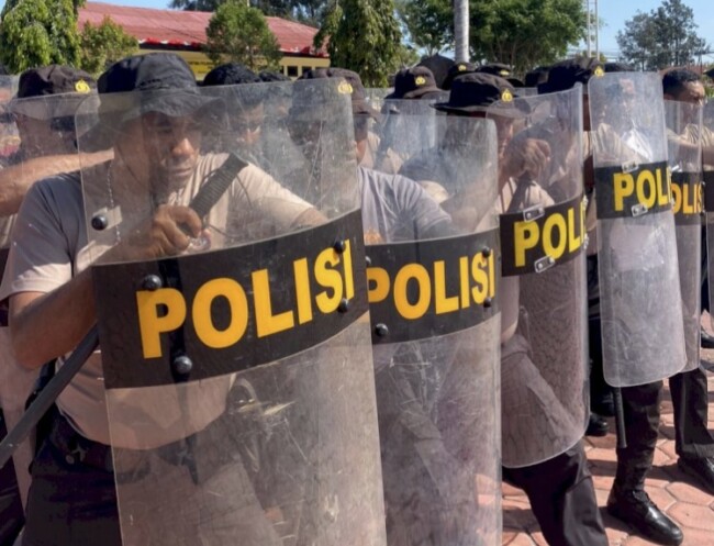 Foto. Jelang Pilkada 2024, Polres Kupang Gelar Latihan Pengendalian Massa.