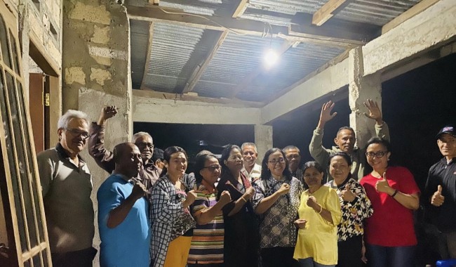 Foto. Pasca Dipinang, Calon Wakil Walikota Kupang, Lusia Adinda Leburaya Tancap Gass di 3 Kelurahan.