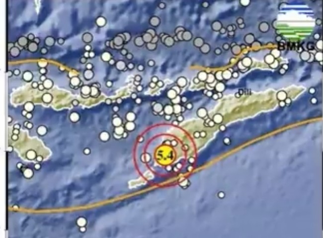 Foto. Gempa M 5,4 Guncang Kupang NTT, ASN Pemkab Kupang Lari Berhamburan.