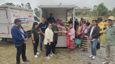 Foto. Warga Serbu Gerakan Pangan Murah di Kecamatan Amfoang Tengah.