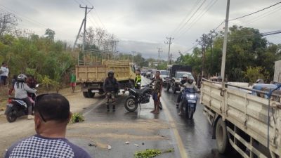 2 Orang Tewas Usai Motor Tabrak Dump Truk di Jalan Timor Raya