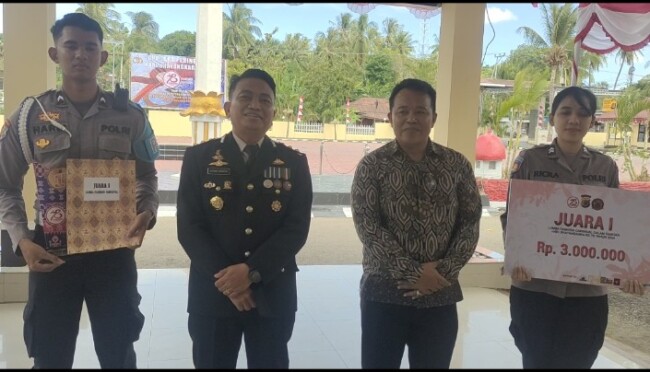 Foto. Kapolres Kupang, AKBP Anak Agung Gde Anom Wirata didampingi Kasat Intelkam Polres Kupang, Iptu Misbar, S.H bersama 2 Personel, saat memberikan keterangan Pers.