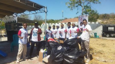 Peduli Kebersihan, Puluhan Relawan Aksi Bersih Sampah Pasca Deklarasi Jeriko dan Adinda