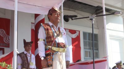 Foto. Kenakan Pakaian Adat Helong, PJ Bupati Kupang Pimpin Upacara HUT RI ke-79.