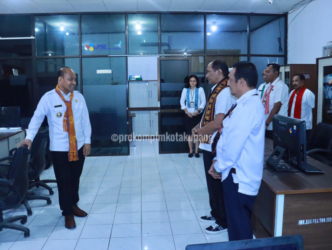 Foto. Pantau Disiplin Kerja ASN, Pj. Wali Kota Kupang Lakukan Sidak Mendadak.
