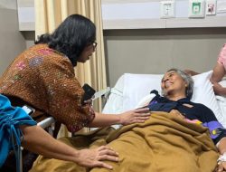 Calon Wakil Wali Kota Kupang, Adinda Lebu Raya Jenguk Korban Tertimpa Baliho di RS Siloam
