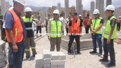 Foto. Pastikan Pembangunan Sesuai Rencana, Pj. Bupati Kupang Pantau Pekerjaan RS. Pratama Amfoang.