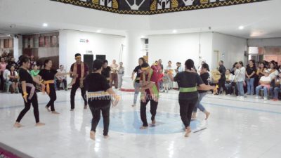 Foto. Pemerintah Kota Kupang Gelar Lomba Tarian Ayam Kaki Kuning dan Parade Tenun Sepe.