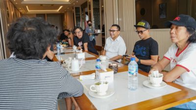 Jelang Konser Amal Bagi Masyarakat Korban Erupsi Gunung Lewotobi, Ansy Lema Bincang Santai Bersama Slank
