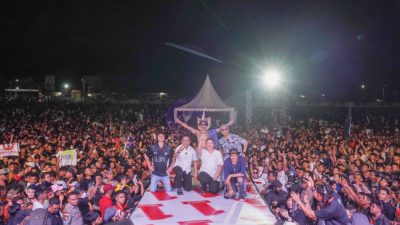 Foto. Ribuan Masyarakat TTU Hadiri Aksi Peduli Lewotobi Ansy-Jane Bersama Slank.