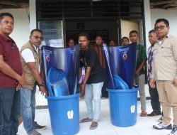 Pasca Bencana Puting Beliung di Amfoang, Pj. Bupati Kupang Salurkan Bantuan