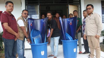 Pasca Bencana Puting Beliung di Amfoang, Pj. Bupati Kupang Salurkan Bantuan
