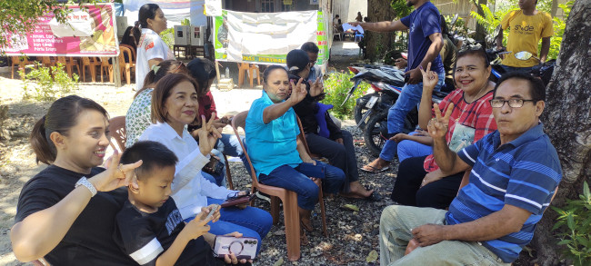 Foto. Sejumlah Cakada di Kabupaten Kupang Lakukan Pencoblosan TPS 2, Korinus Masneno: Kita Tunggu Realitanya.