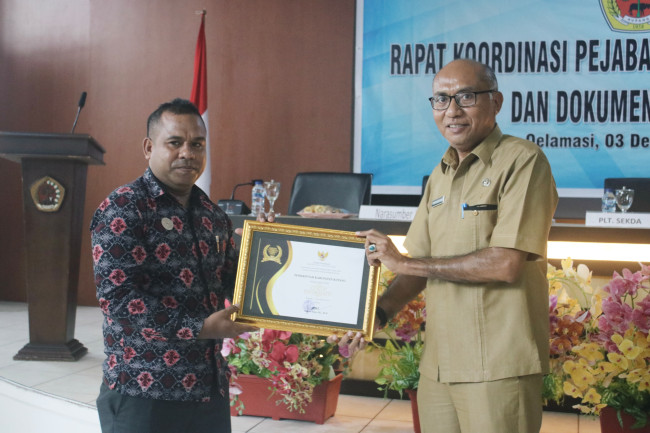Foto. Pemerintah Kabupaten Kupang Raih Predikat "Cukup Informatif" dalam Keterbukaan Informasi Publik.