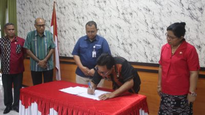 Wujudkan Kesejahteraan Masyarakat : Pj. Bupati Kupang Teken Nota Kesepahaman dengan 6 Lembaga Mitra