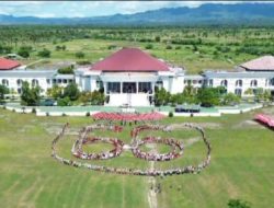 Meriah Parade Tenun di Kabupaten Kupang, Peserta Bentuk Simbol Angka 66