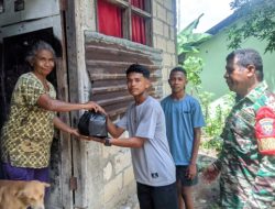 Kelompok Bersaudara Desa Kuimasi Berbagi Kasih Bantun Sembako Kepada Lansia dan Anak Yatim