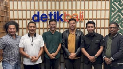 Foto. Didampingi Kuasa Hukum, Kasat Reskrim Polres Kupang Datangi Kantor Redaksi Detik Bali.