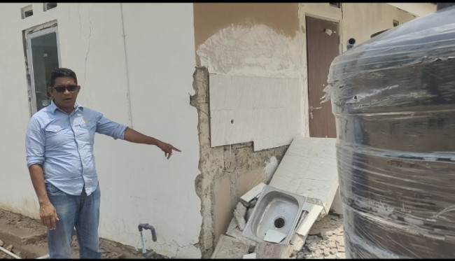 Foto. Anggota DPRD Kabupaten Kupang Temukan 2.100 Unit Rumah Bantuan Pemerintah Pusat Rusak Parah.
