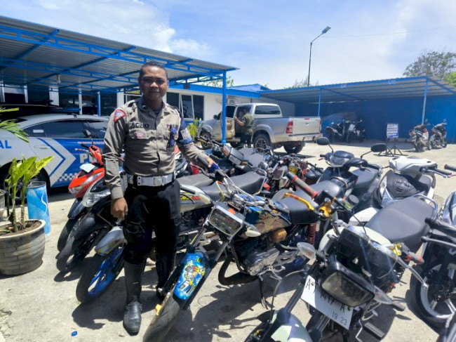 Foto. Polresta Kupang Kota Jaring 7 Motor Knalpot Brong Dalam Aksi Trek - Trekan di Kota Kupang.