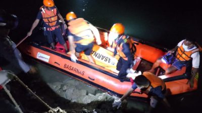 Foto. Tim SAR Gabungan Temukan Seorang Pria yang Tenggelam Saat Memancing di Desa Oenaek.
