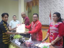Jelang Akhir Masa Jabatan, Pj Bupati Kupang Serahkan DPA  SKPD  Tahun 2025, Simak Besarannya!