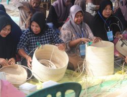 PT Dunia Kerajinan Rotan Lombok Berdayakan 50 Perempuan Melalui Pelatihan Anyaman Rotan