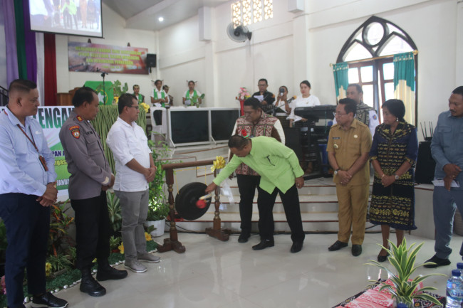 Foto. Pj Bupati Kupang dan Bupati Kupang Terpilih Hadiri Pembukaan Sidang Majelis Klasis Kupang Tengah ke 41.
