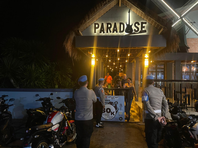Foto. Propam Polres Manggarai Barat Gelar Razia, Sasar Sejumlah Tempat Hiburan Malam di Labuan Bajo.