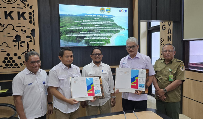 Perkuat Layanan Telekomunikasi di Kawasan 3T, BAKTI Komdigi Teken PKS Pemanfaatan BTS di Taman Nasional Ujung Kulon.