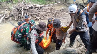 Foto. Tim SAR Gabungan Berhasil Temukan Korban yang Hanyut di Sungai Manumutin.