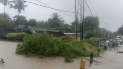 Drainase Tersumbat Material, Banjir Redam Belasan Rumah di Kupang