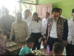 Pj Gubernur NTT Andriko Susanto Pantau Langsung Program Makan Bergizi Gratis di Kabupaten Kupang