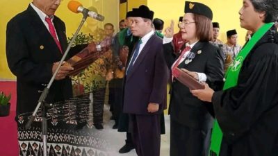 Foto. Kepala Kantor Kemenag Kabupaten Kupang Resmi Lantik, Amedniada Haekase Jadi Kepala SMAKN Kupang.