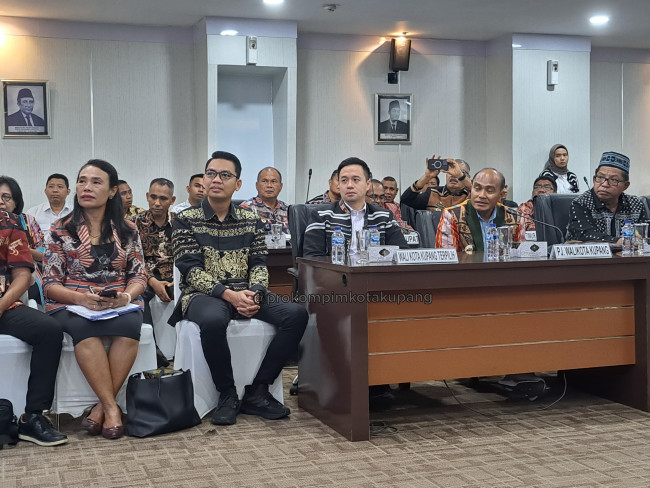 Foto. Dukung Swasembada Pangan, Pj Wali Kota Kupang Hadiri Rapat Bersama Menteri Pertanian RI.
