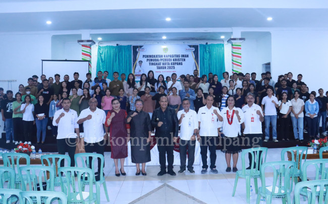 Foto. Pj Wali Kota Kupang Ajak Pemuda Kristen Jadi Ragi Kehidupan dan Merawat Kebaikan.