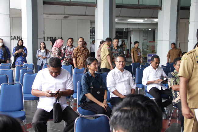Foto. Yosef Lede dan Aurum Titu Eki menjalani pemeriksaan kesehatan di Kemendagri jelang pelantikan sebagai Bupati dan Wakil Bupati Kupang periode 2025-2030.