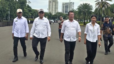 Foto. Bupati Kupang dan Wakil Tetap Semangat Jalani Gladi Bersih di Monas Meski Diguyur Hujan.