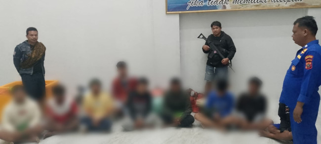 Foto. Penangkapan nelayan ilegal di Perairan Pulau Sebabi, Nusa Tenggara Timur, oleh tim patroli Polairud Manggarai Barat.