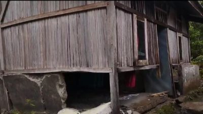Foto. Puluhan Rumah Bantuan Kemensos Tahun 2021 di Kabupaten Kupang Rusak Diterjang Longsor.