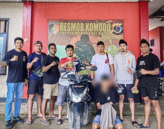 Foto. Personil Polres Manggarai Barat Tangkap Buronan Kasus Pencurian Sepeda Motor di Manggarai Timur.