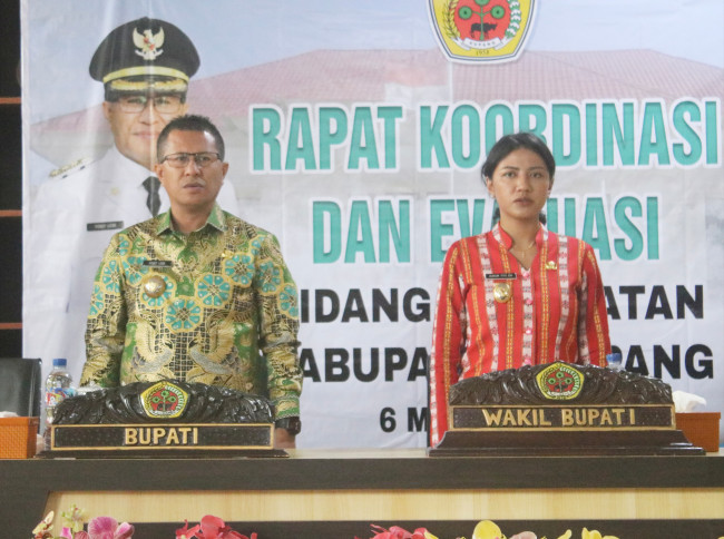 Foto. Rapat Bersama Tenaga Kesehatan, Bupati Kupang Tekankan Pelayanan Maksimal kepada Masyarakat.