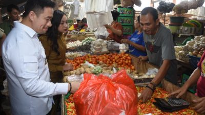 Sidak Pasar, Wali Kota Kupang Pastikan Stok Bahan Pokok Aman Jelang Hari Raya