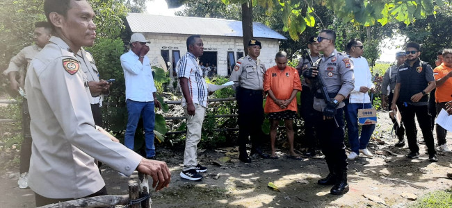 Foto. Rekonstruksi Kasus Pembunuhan Gegara Meriam Kaleng di Kupang, 18 Adegan Diperagakan Pelaku.
