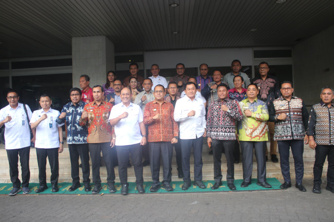 Foto. Gubernur dan Bupati se-NTT Temui Menteri BKKBN dan Komdigi, Bahas Sinkronisasi Program Pembangunan.
