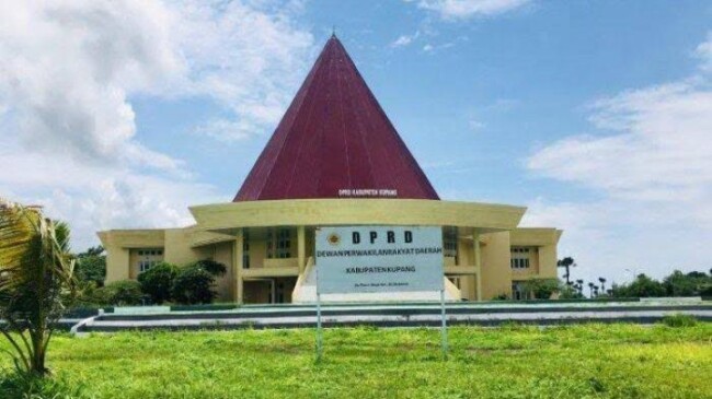 Foto. Gedung DPRD Kabupaten Kupang, tempat temuan anggaran oleh BPK RI yang kini dalam penyelidikan Kejari Oelamasi.