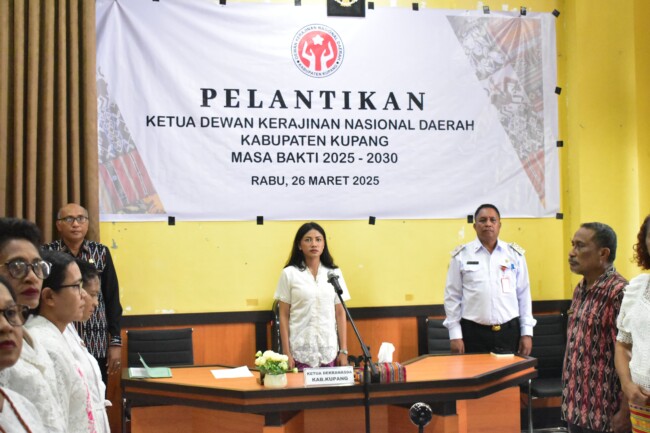 Aurum Titu Eki saat dilantik sebagai Ketua Dekranasda Kabupaten Kupang periode 2025-2030, berkomitmen mengembangkan produk lokal dan memberdayakan UMKM.